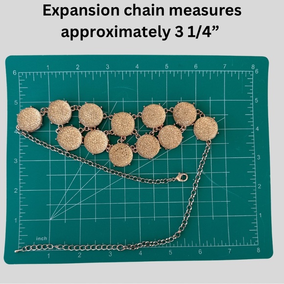 Gold tone unmarked statement necklace - Picture 12 of 15